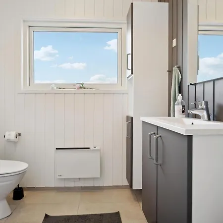 4 Bedroom In *