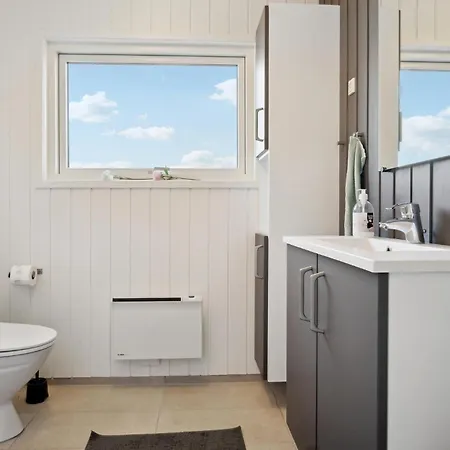 4 Bedroom In *