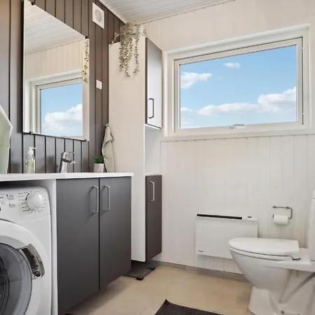 4 Bedroom In Holiday home