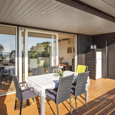 4 Bedroom In *