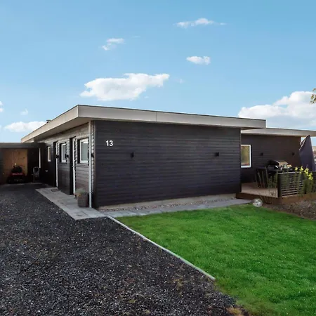 4 Bedroom In *