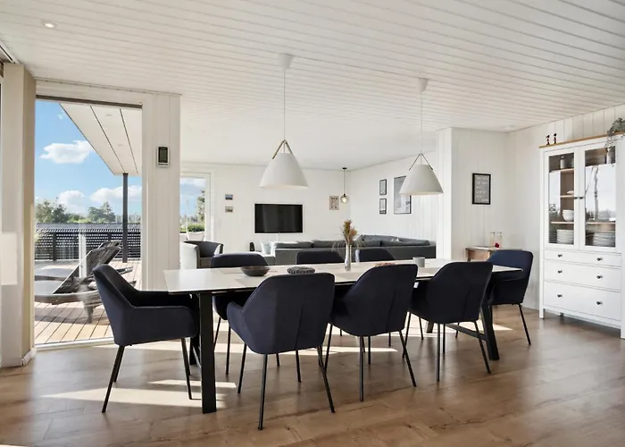 4 Bedroom In *