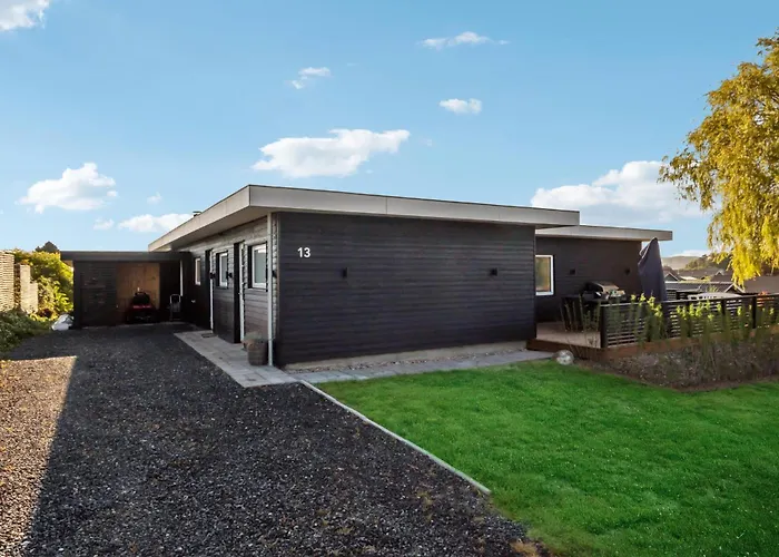 4 Bedroom In *